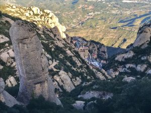 O inigualável interior da Basílica de Montserrat
