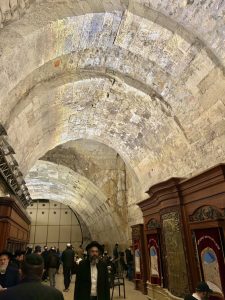 Visão esplêndida dos arcos interiores do Muro das Lamentações