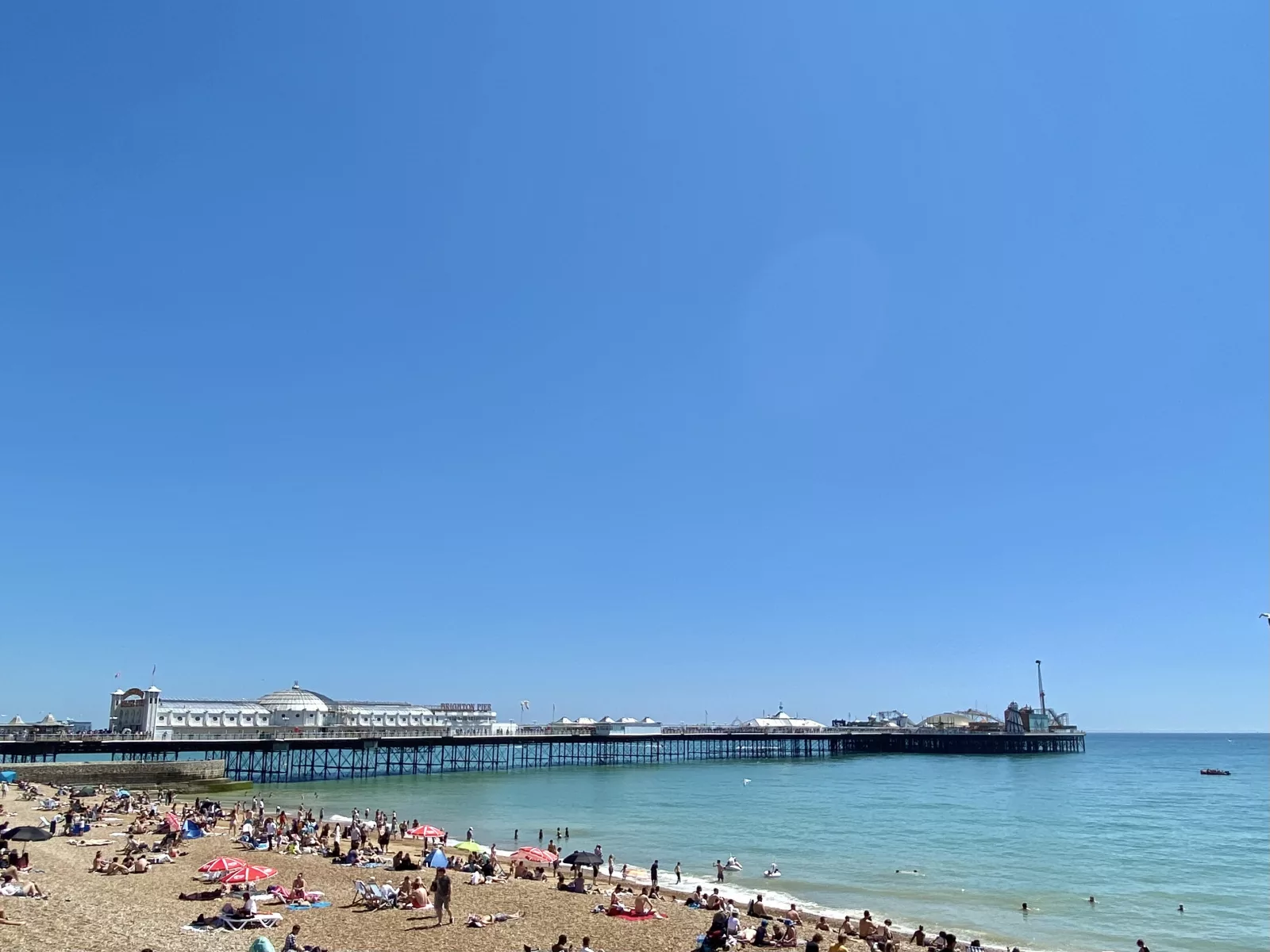 O famoso Brighton Pier em toda a sua glória