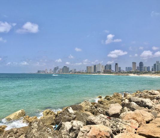 A costa do Orgulho de Tel Aviv vista de Jaffa