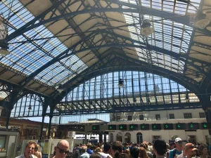 Chegada à estação de trem de Brighton