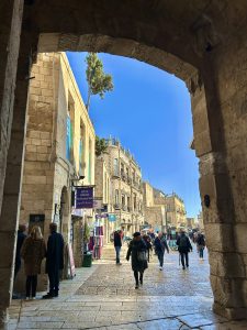 Visão da entrada de Jerusalém Antiga, passando pela Porta de Jaffa