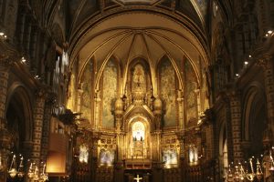 O inigualável interior da Basílica de Montserrat