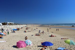 Almada tem belas praias, perfeitas tanto no inverno quanto no verão!