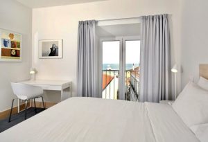 Quarto do Hotel Convento do Salvador com vista para o Rio Tejo