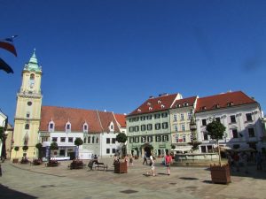 A charmosa praça central de Bratislava
