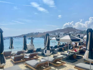 Relaxe e curta a vibe única de Mykonos em Ornos.