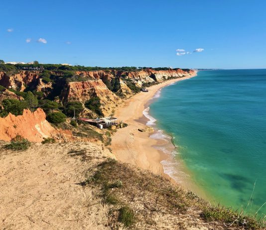 A região do Algarve em Portugal tem algumas das praias mais lindas da Europa