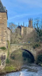 As pontes de pedra se mesclam com a paisagem formando belos cartões postais