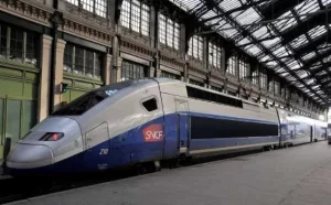 Frente do trem TGV de Paris a Nice